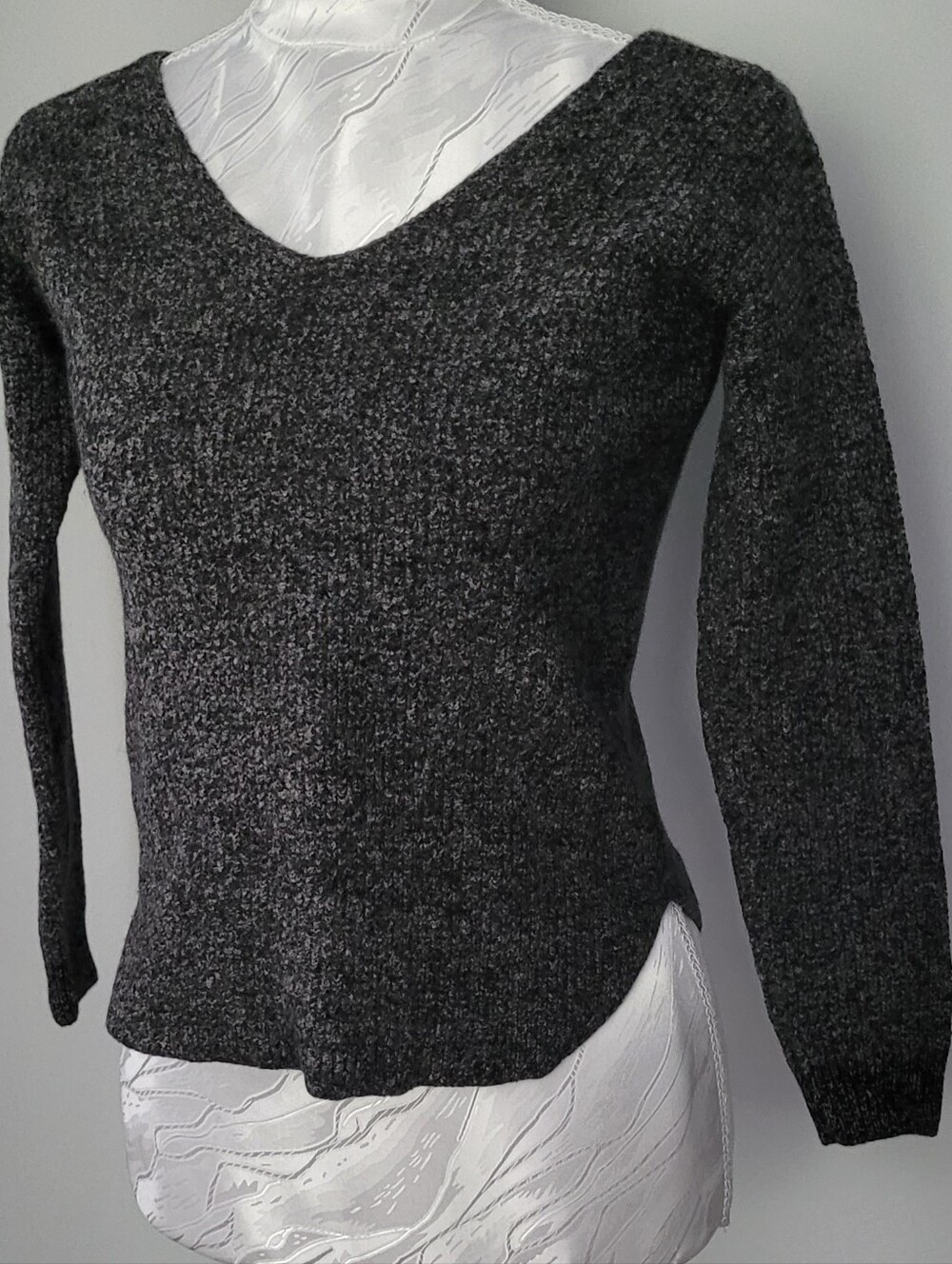 Wilfred Free 100% Wool Dark Charcoal V-Neck Knit Sweater